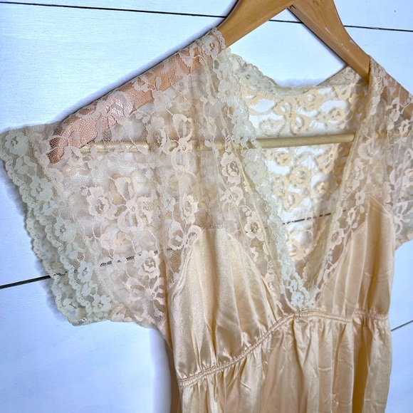 Other - Vintage 1960s Peignoir Lace Sleep Gown